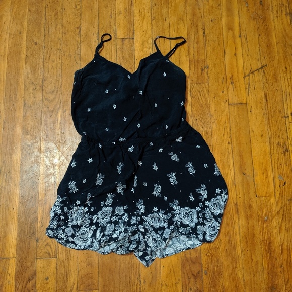 Garage Other - Garage romper size medium navy blue